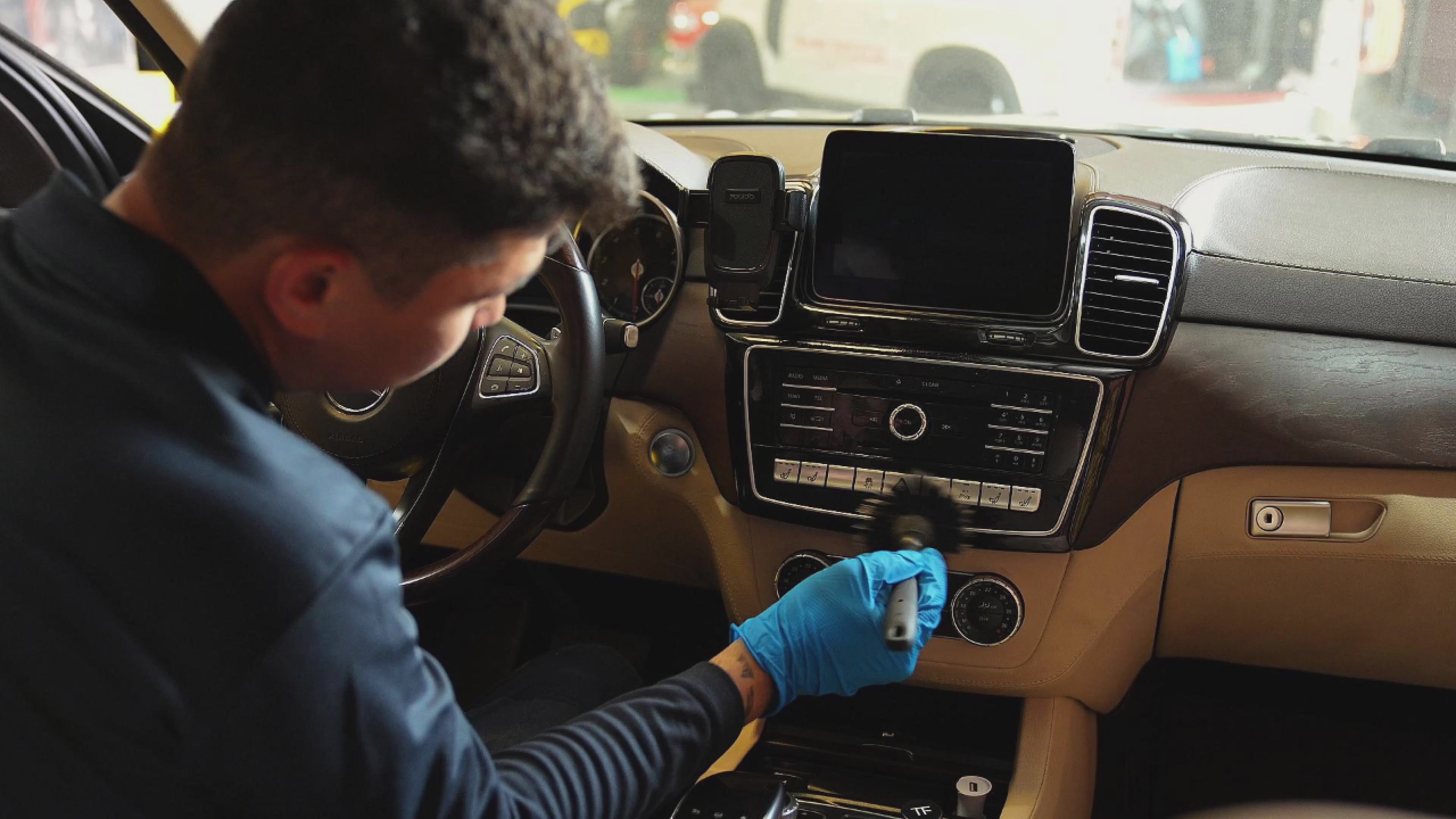 Load video: car interior deepcleaning